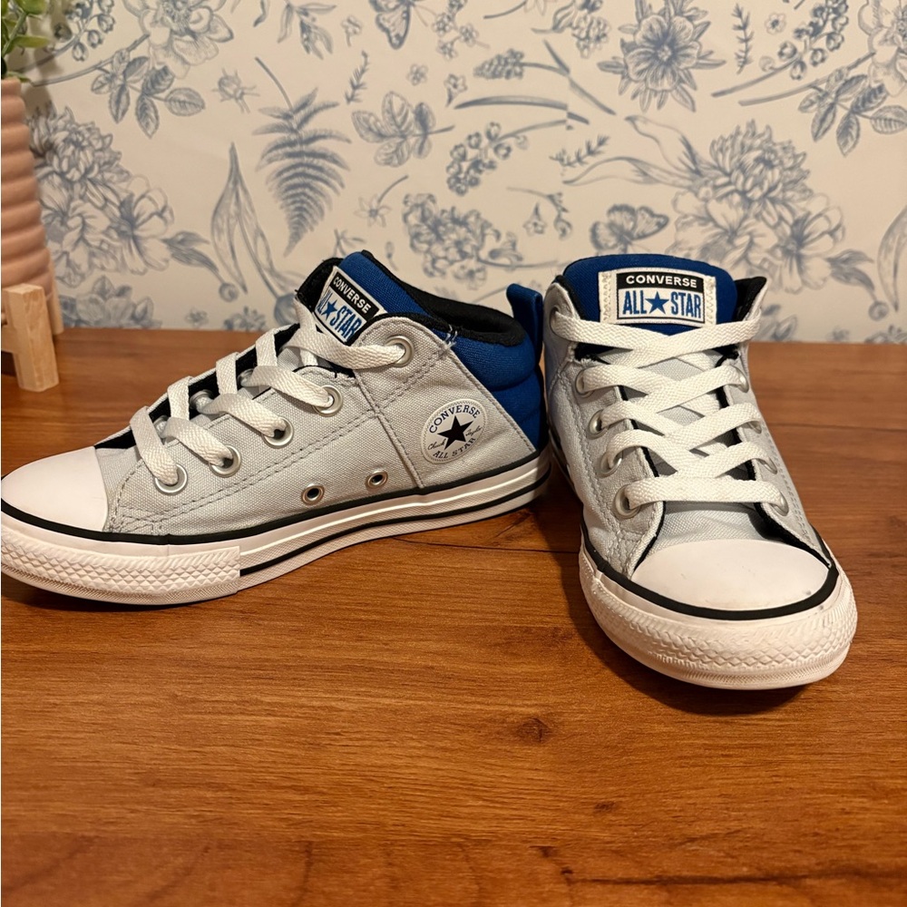 Converse Chuck Taylor All Star Axel Big Kids Size 1 - Picture 2 of 4